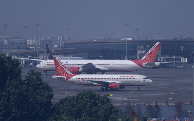 Air India seals record order for almost 500 Airbus, Boeing jets | Reuters